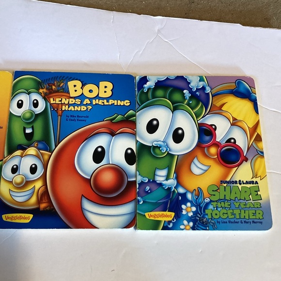 Books - Picture 4 of 8